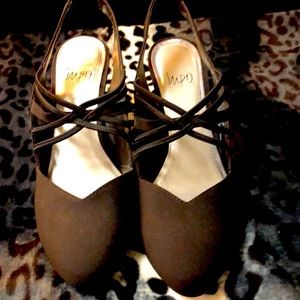 Dressy black shoes with scrappy details